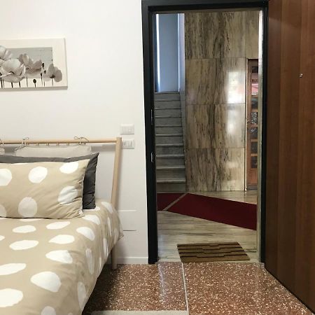 Studio 25 Apartment - Near Metro M3 Милан Экстерьер фото